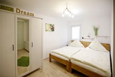 Schlafzimmer Blick 2 neu