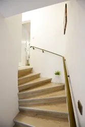 Treppe zum Bad neu