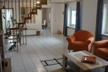 Wohnzimmer mit Blick zur Küche