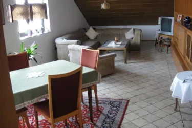 Wohnzimmer mit Essecke