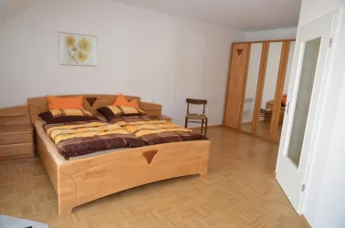Schlafzimmer 1