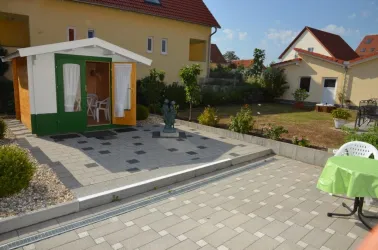 Garten mit Gartenhaus_Raucherlounge
