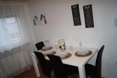 Esstisch (© Foto: Robin Bühler)