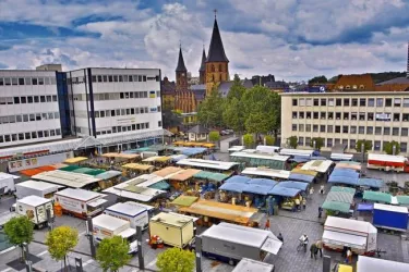 Wochenmarkt  auf dem Stiftsplatz (© Kaiserslauterer Wochenmarktverein)