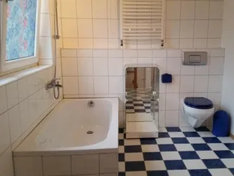 Bad mit Badewanne