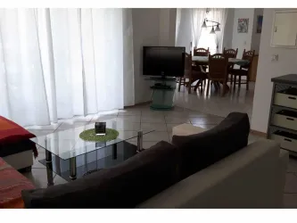 Wohnzimmer mit Fernseher
