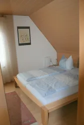 Schlafzimmer untere Ebene (2)