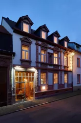 Stadthotel aussen - abends (© Foto: Thomas Brenner)
