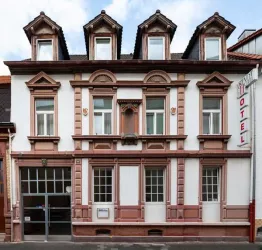 Stadthotel Front (© Quelle: Stadthotel)