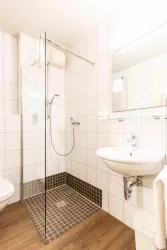 Bad-Dusche (© Stadthotel)
