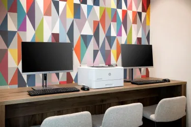 Business Center (© Hampton by Hilton Kaiserslautern)