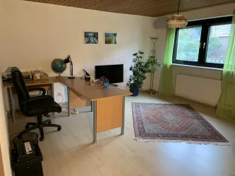 Wohnzimmer - Schreibtisch (© Sadighi)