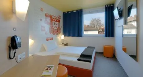Zimmer mit französischem Bett