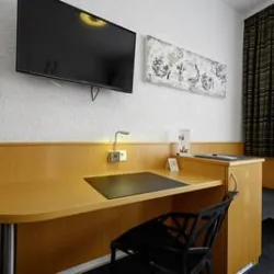 Schreibtisch in einem Komfort Einzelzimmer (© Boris Boßert)