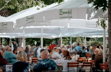 Teil des Biergartens (© Bremerhof)