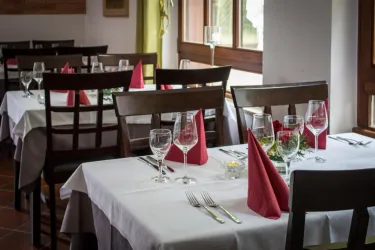 Gastrobereich innen (© Bremerhof)