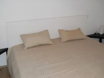 Schlafzimmer - Doppelbett (© Privat)