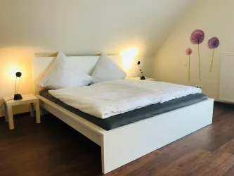 Doppelbett 1. Schlafzimmer