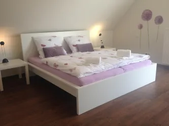 Schlafzimmer 1