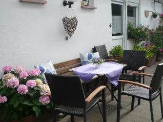Freisitz im Hof (© Frau Roth)