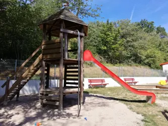 Rutsche und Bänke