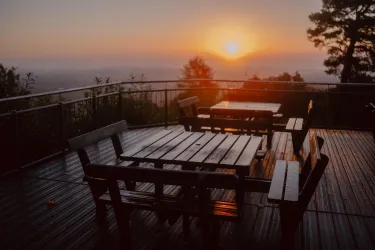 Sonnenaufgang auf der Ringelsberghütte (© flocreates, Landau-Land)