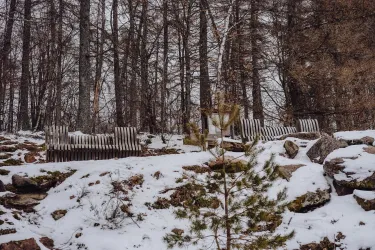 Dick eingepackt hier die Winteraussicht genießen