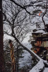 Aussichtsplattform im Schnee