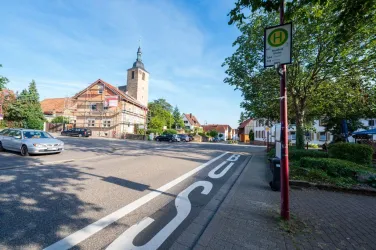 Bushaltestelle Steinfeld Kirche_2 (© Tourismusverein Bad Bergzaberner Land e.V.)