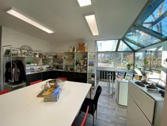 SÜW Shop & Zentrale für Tourismus (2)