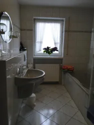 Badezimmer (© Weingut Lorentz)