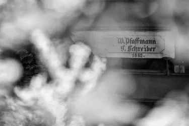 Tradition, Grundsteinlegung