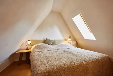 Schlafebene mit Fenster Richtung Pfälzer Wald (© Lance-Brands)