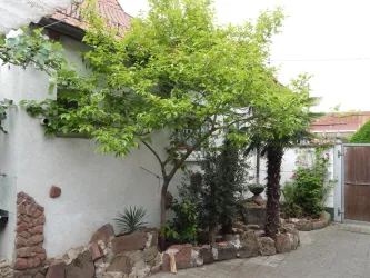 Mediteraner Innenhof (© B. Lechner_Happy Family)