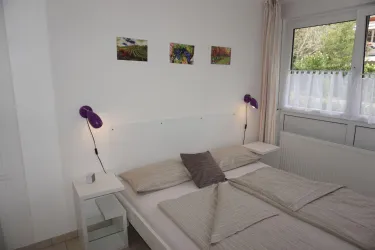 Schlafzimmer 1