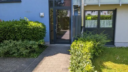 Hauseingang Schlafzimmerfenster