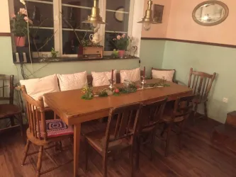 Wohnzimmer bei Tante Emma (© https://tante-emma-arzheim.de/)