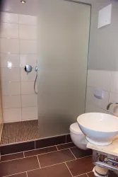 Dusche/WC/Waschbecken