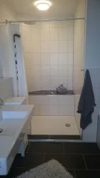 Bad zur gem. Nutzung_Dusche (© J. Seim)