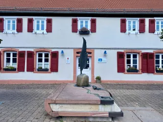 Brunnen Gemeindebücherei (1)
