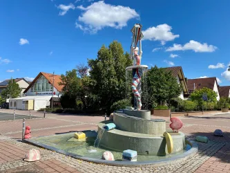 Jahrmarktsbrunnen Offenbach Queich (2)