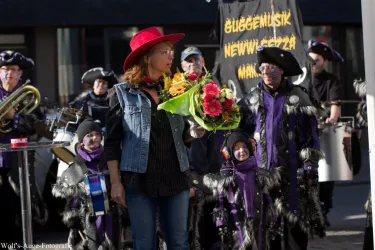 AZ m. Blumenstrauß (002)