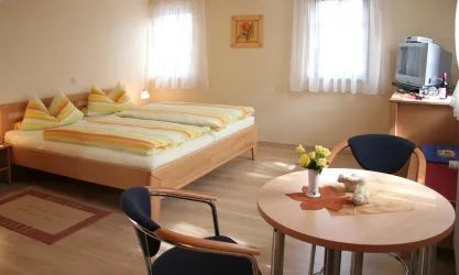 Gästezimmer 1 (© Weingut Hans-Jürgen Becker & Sohn GbR)