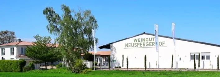 Hof (© Bioland Weingut Neuspergerhof; Inh. J. Gradolph)