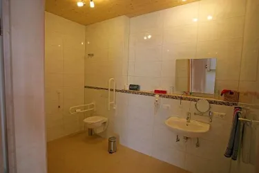 Fewo_Schenk_Rohrbach_Pink_Bad