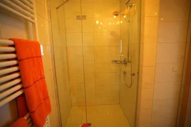 Fewo_Schenk_Rohrbach_orange_Dusche
