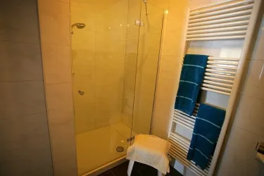 Fewo_Schenk_Rohrbach_blau_Dusche