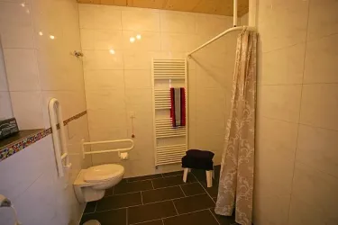 Fewo_Schenk_Rohrbach_Lila_WC