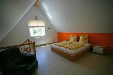 Fewo_Schenk_Rohrbach_orange_Schlafzimmer2