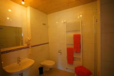 Fewo_Schenk_Rohrbach_orange_Bad